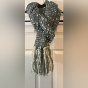 Madison 88 chunky crochet knit vintage extra long scarf